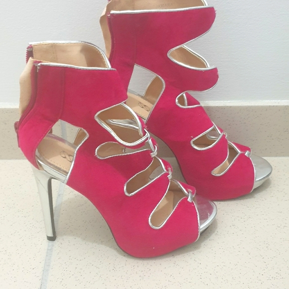 Pumps - Picture 1 of 4